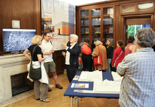 Von der Grabung zum 3-D-Modell: Die Präsentation des DAI, hier mit Präsidentin Friederike Fless | Foto: Hauke Ziemssen